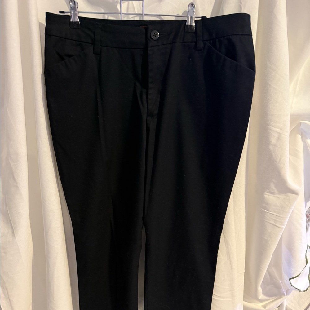 Lee Women’s Wrinkle-Free Black Straight Leg Pants.
